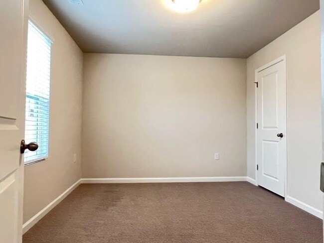 Building Photo - 5 Bedroom Single Family for Sale close to ...