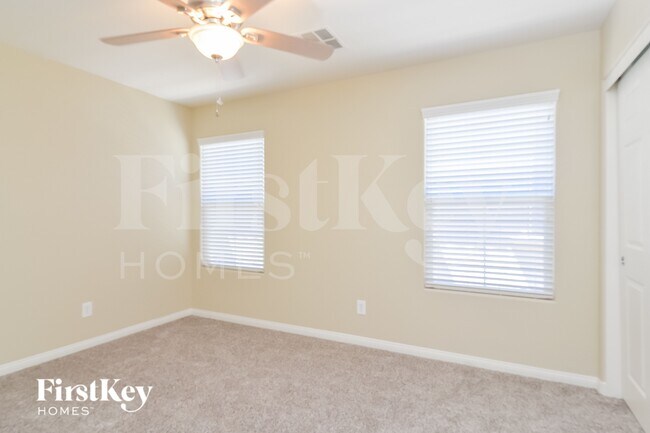 Building Photo - 10032 S Silver Cliff St