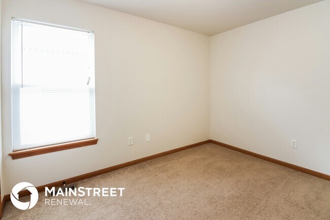 Building Photo - 424 NE Wolf Creek Dr