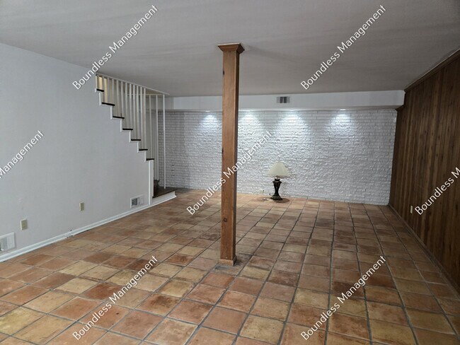 Building Photo - 2493 Sunridge Ave SE