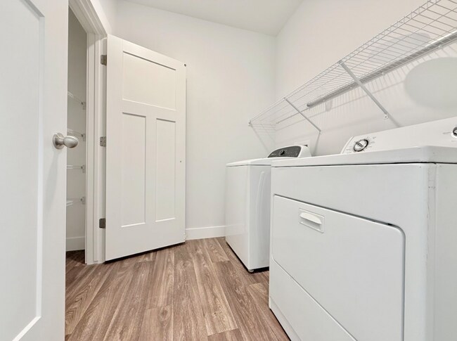 Building Photo - Gorgeous Condo in Vineyard!