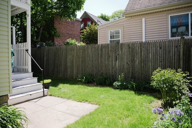 Building Photo - 250 Walden St