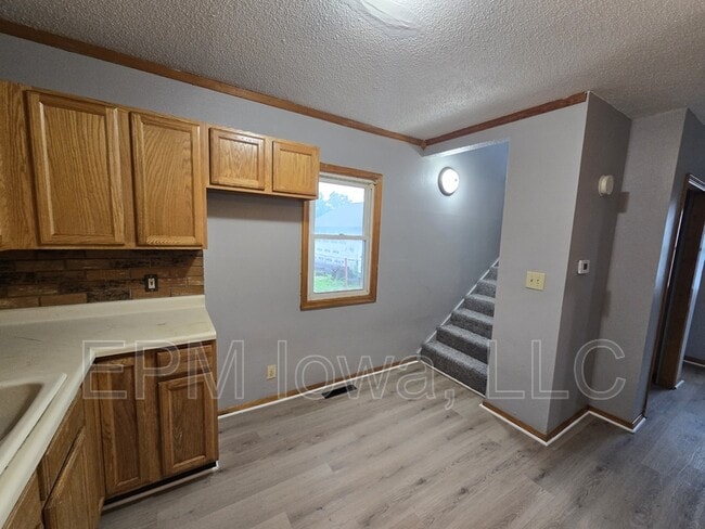 Building Photo - 301 Rath St