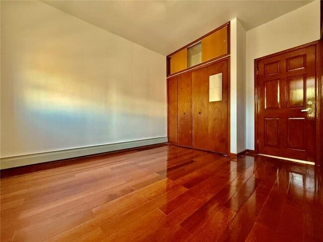 Building Photo - 333 Parkville Ave