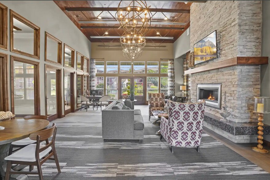 Building Photo - 701 W 101st Pl S