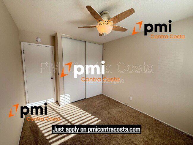 Building Photo - 974 Signal Ct