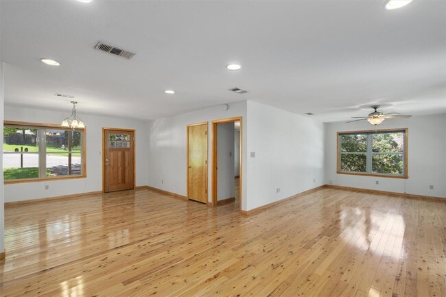 Building Photo - 1511 Bellaire Dr