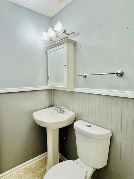 Building Photo - 1619 Yancey Ave