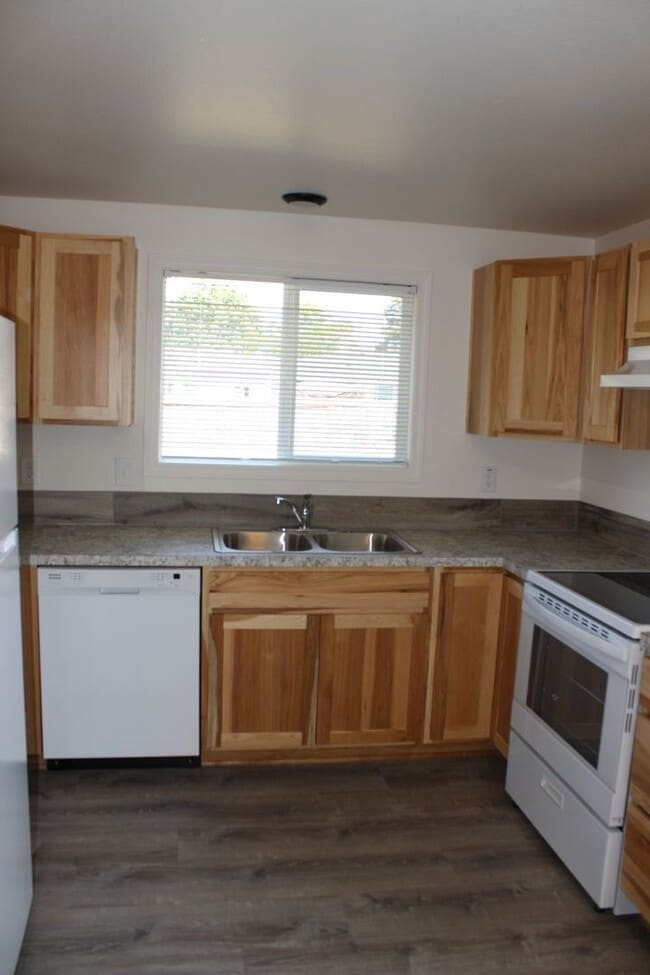 Building Photo - Hillsboro three bedroom ranch