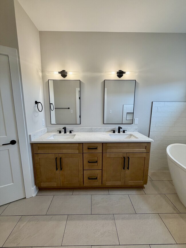 Building Photo - 204 Crest Ridge Ct