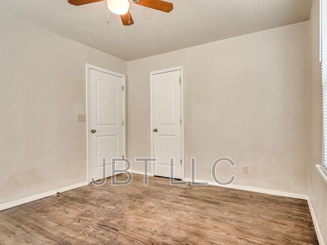 Building Photo - 2132 Andover Ct