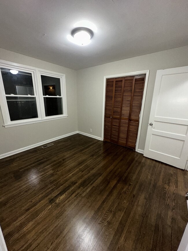 Building Photo - 2211 Larimore Dr
