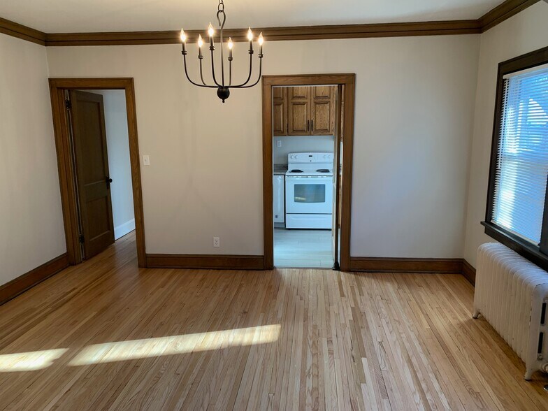 Dining Room - 1900 Grand Ave