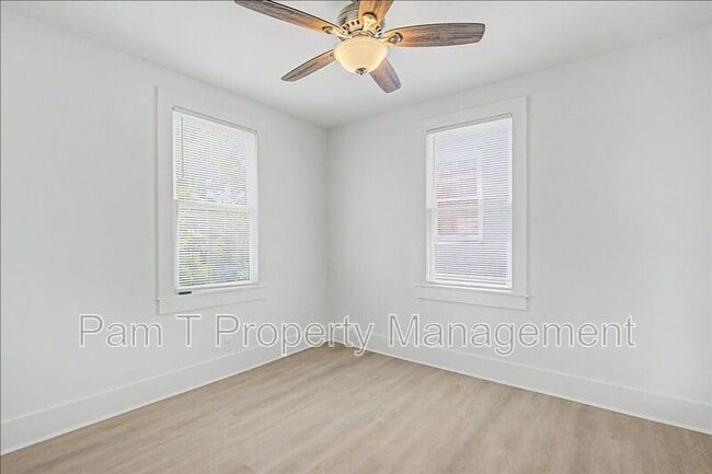 Building Photo - 615 W 39th St