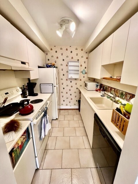 Building Photo - 19 Wiget St