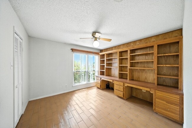 Building Photo - 3919 Fairmont Pkwy