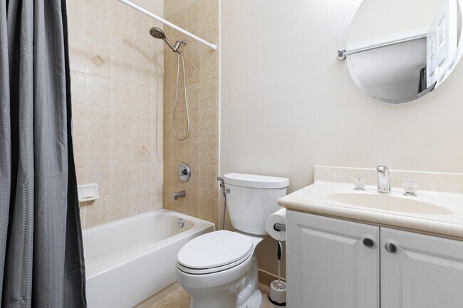 Building Photo - 1033 NE 17th Way