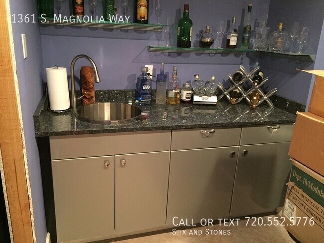Building Photo - 1361 S Magnolia Way