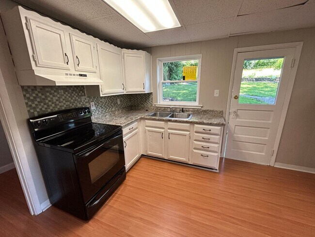 Building Photo - Addyston- Cozy 2 bedroom 1 bath