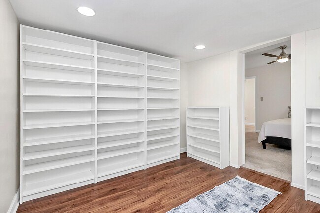 Building Photo - 2016 Brewton Dr