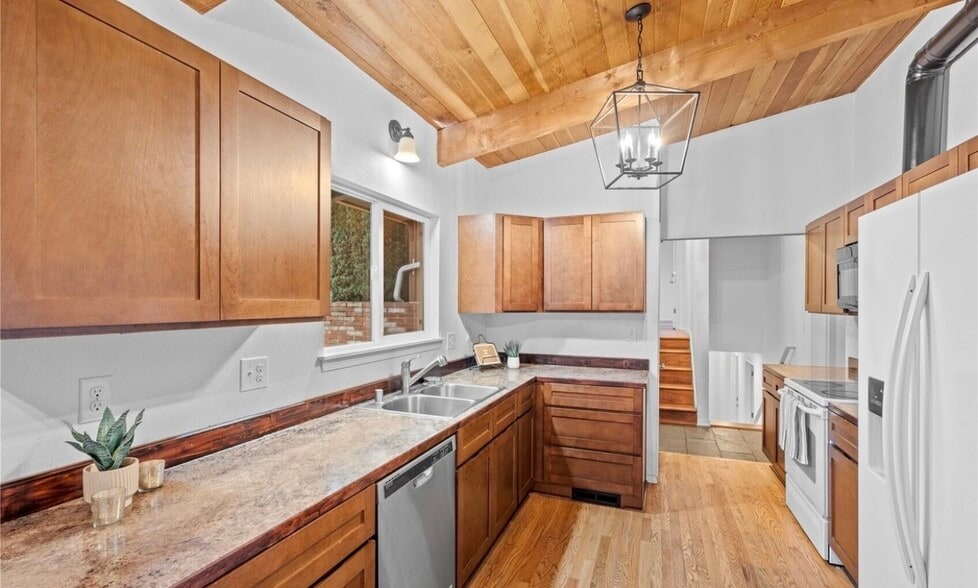 Building Photo - 616 117th St S