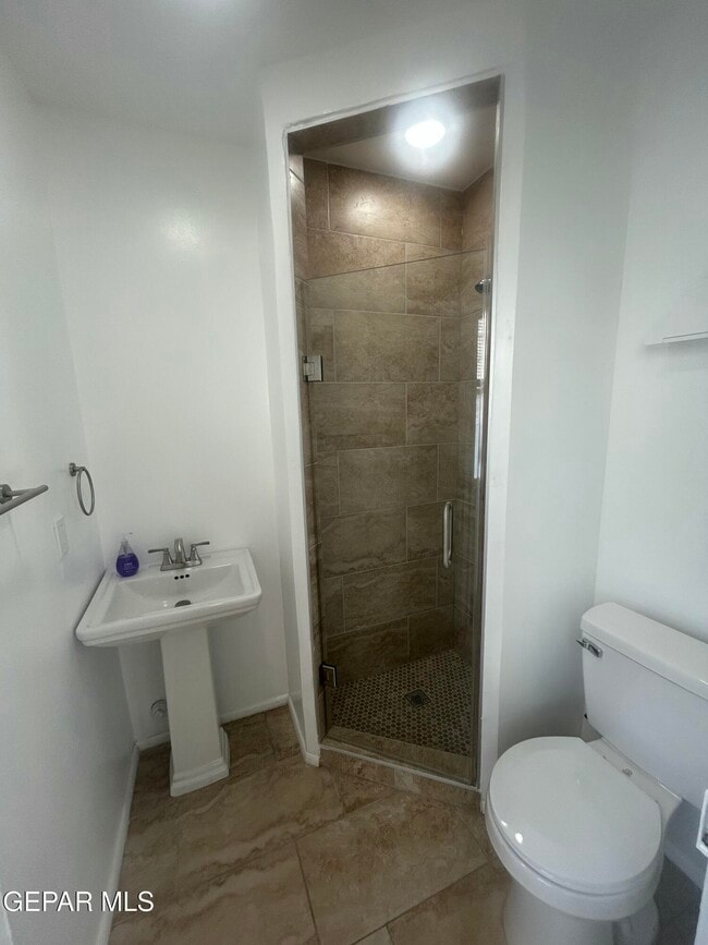 Building Photo - 1546 Upson Dr