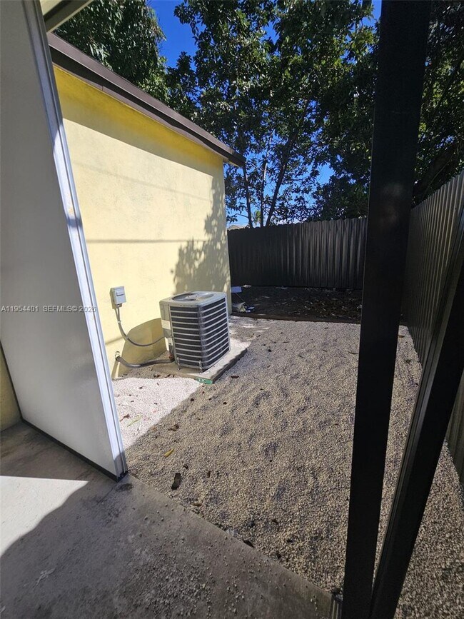 Building Photo - 1148 NW 100th St