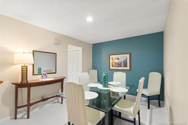 Building Photo - 4004 SW Osprey Creek Way