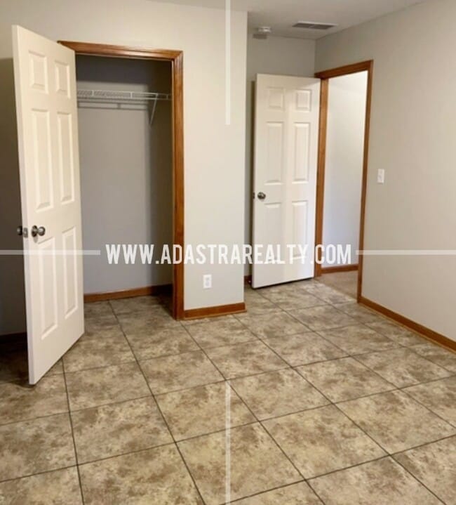Building Photo - Very Nice Ranch Home in Gardner-Available in MAY!!