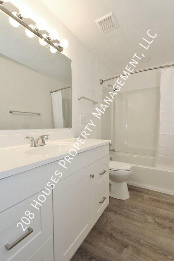 Updated SingleLevel North End Apartment 2501 W Anderson St Boise ID