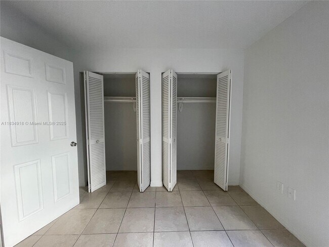 Building Photo - 10641 SW 108th Ave
