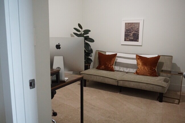 Guest room or office, sofa bed - 1208 E Kennedy Blvd