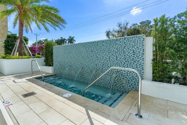 Building Photo - 495 E Royal Palm Rd