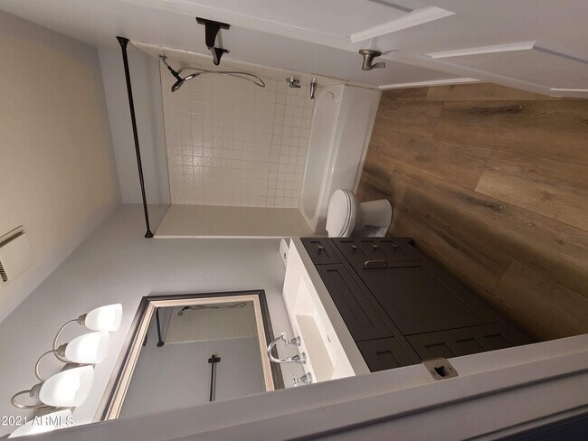 Building Photo - 26 W Concorda Dr