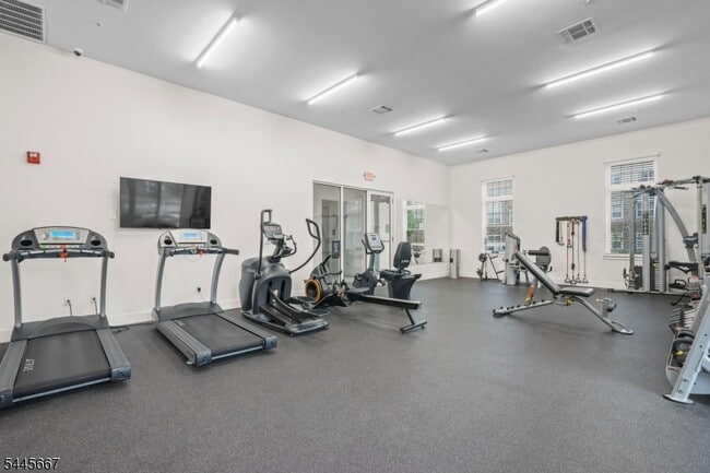 Building Photo - 723 Lorhan Dr