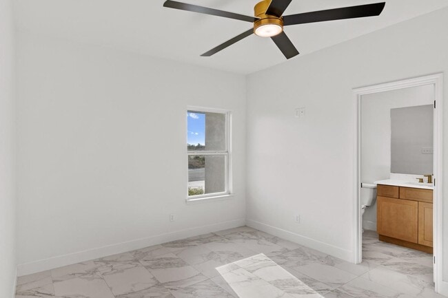 Building Photo - 206 E Persimmon Dr