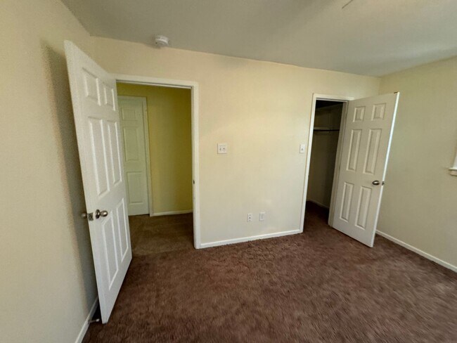 Building Photo - Stunning home located near Frank Higginbot...