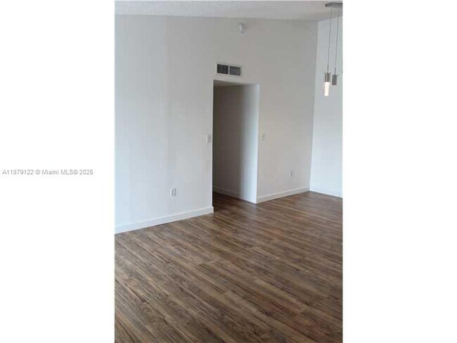 Building Photo - 468 NE 206th Ln