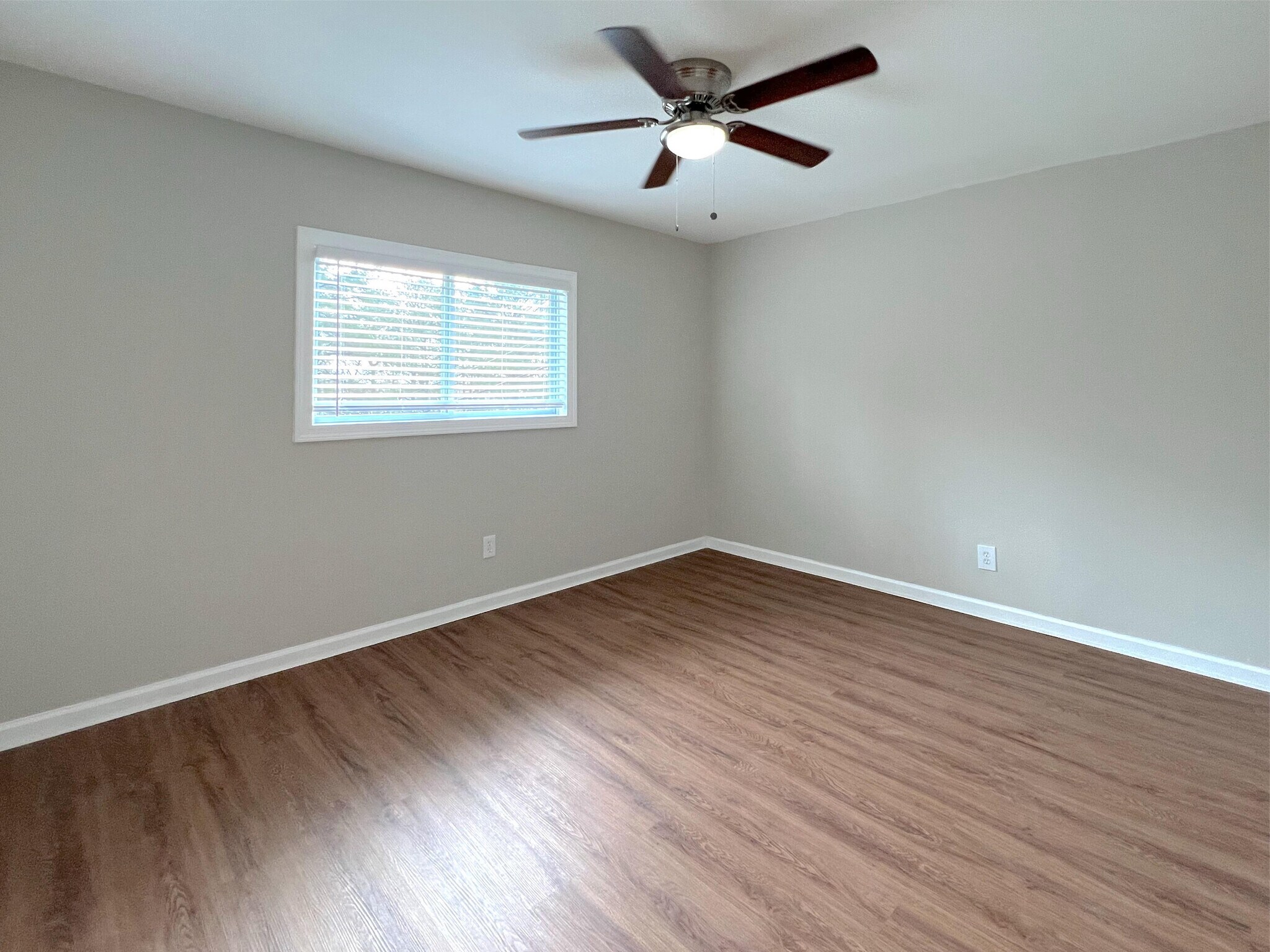 Building Photo - Room in Apartment on Gresham Park Dr