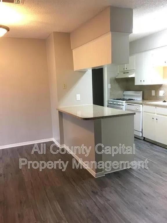 Building Photo - 103 S 1st St