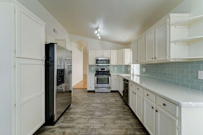 Building Photo - READY TO VIEW NOW! Stunning 3 Bed 2 Bath H...