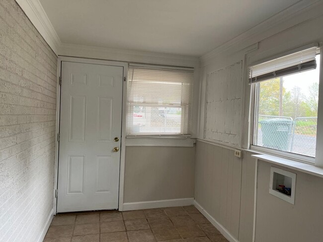 Building Photo - 1508 Beechwood Dr
