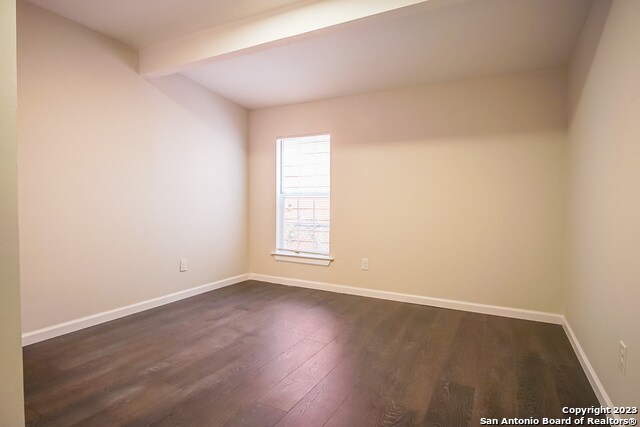 Building Photo - 303 Victor St