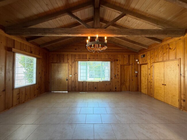 Building Photo - 161 Palm Ct Dr