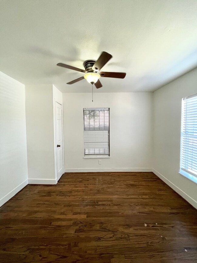 Building Photo - Cedar Crest Home 2 Bed, 1 Bath with Studio...