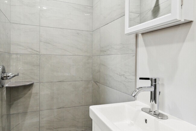 Building Photo - 2025 N 16th St