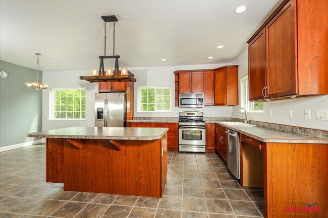 Building Photo - 2 BD, 2 BA Single-Family with Airstrip acc...