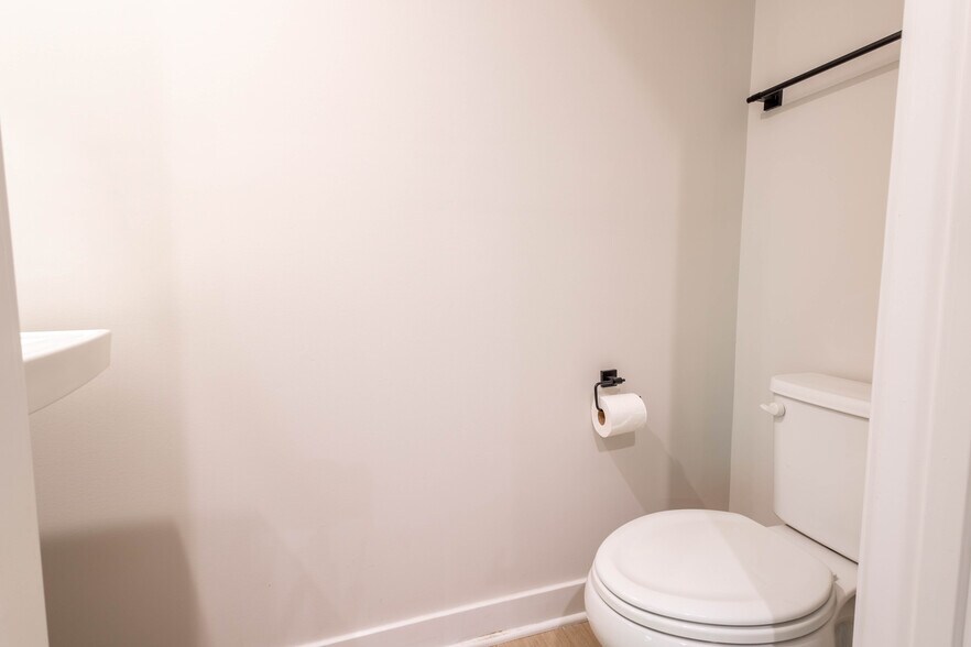 Building Photo - 6800 Frey Ln