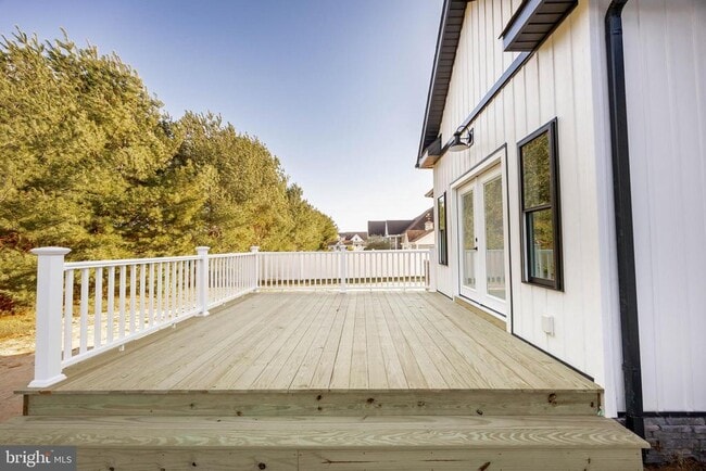 Building Photo - 5692 King Stuart Dr