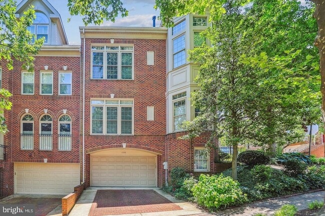 Building Photo - 1596 N Colonial Terrace